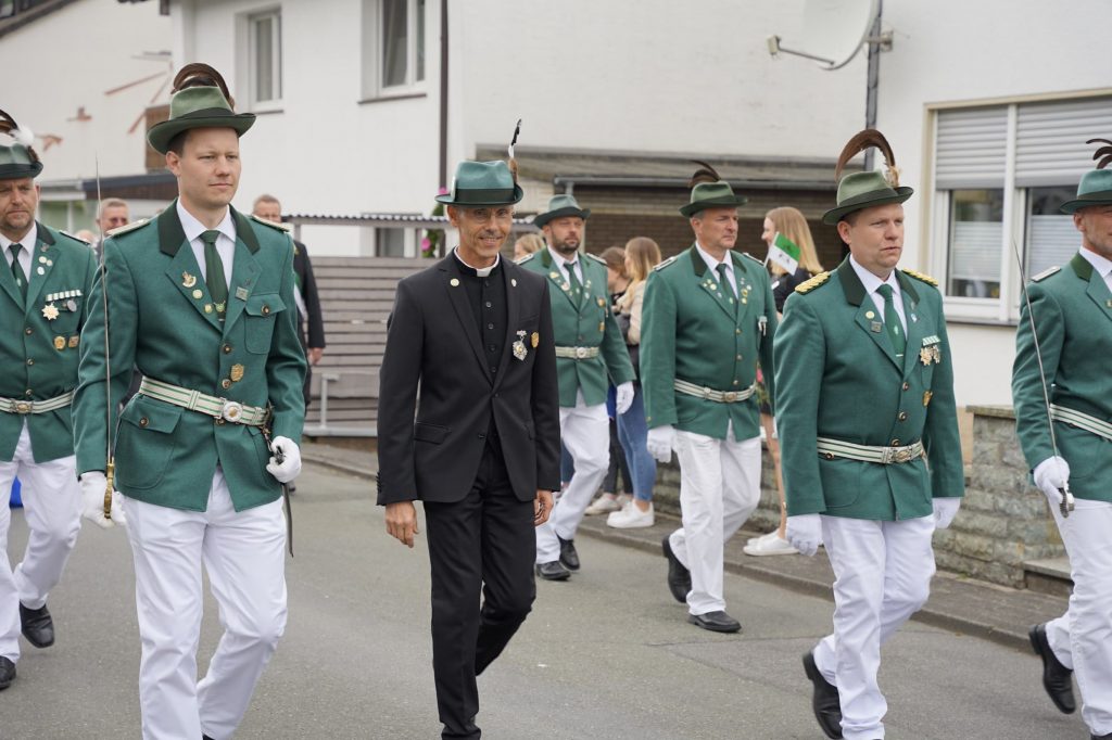 Vorstand marschiert