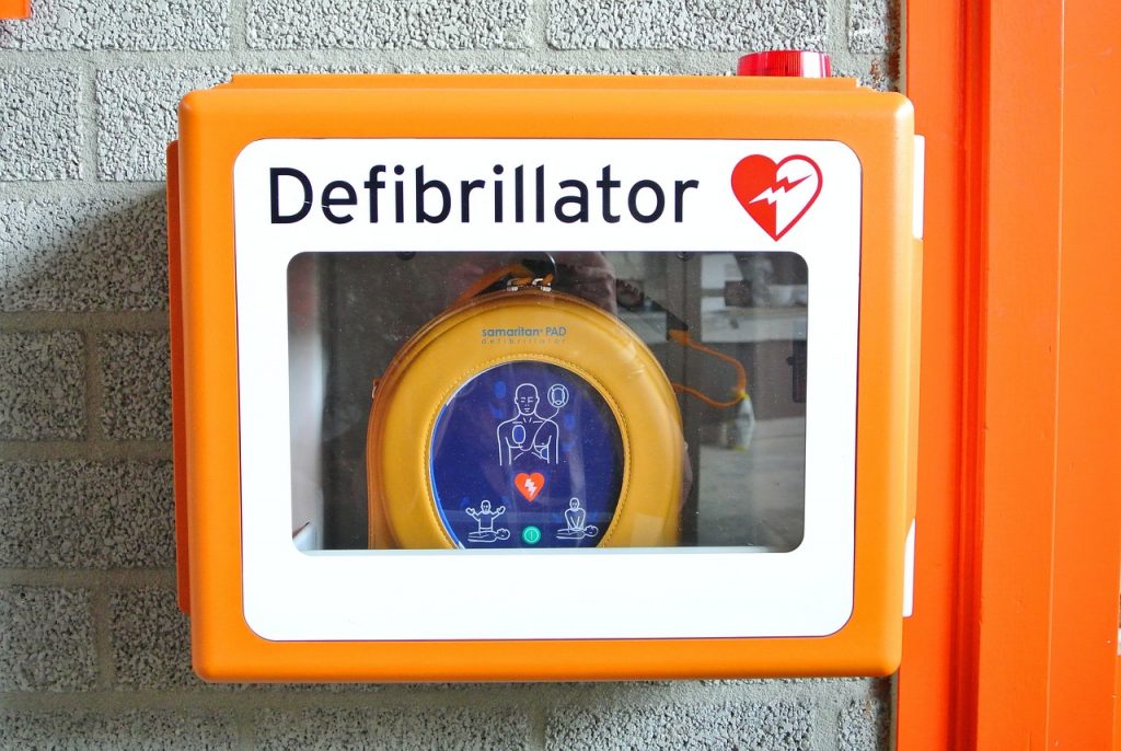 defibrillator, revival, first aid-809448.jpg